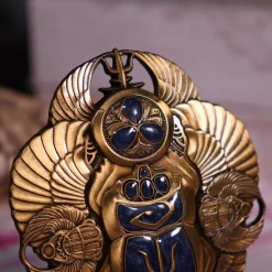 DUNGEONS & DRAGONS Scarab Of Protection Limited Edition Replica Preorder -Wigs for Fancy Dress Sales Shop has dun26 lifestyle04