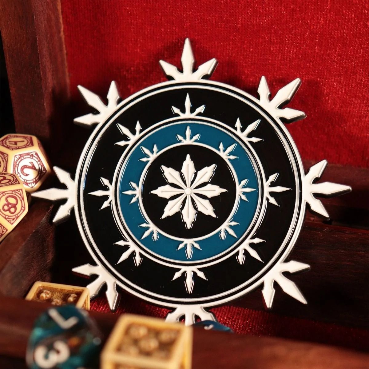 DUNGEONS & DRAGONS Limited Edition Neverwinter Heraldry Medallion Preorder 8 DUNGEONS & DRAGONS Limited Edition Neverwinter Heraldry Medallion Preorder - Image 6