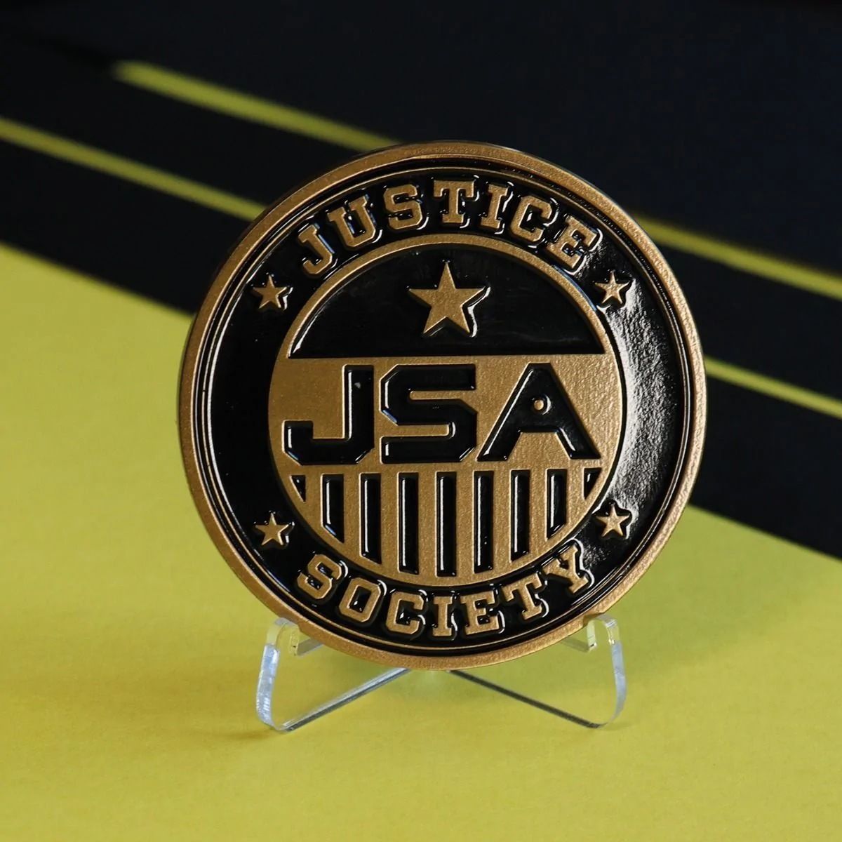DC COMICS Limited Edition Justice Society Of America Medallion 6 DC COMICS Limited Edition Justice Society Of America Medallion - Image 4